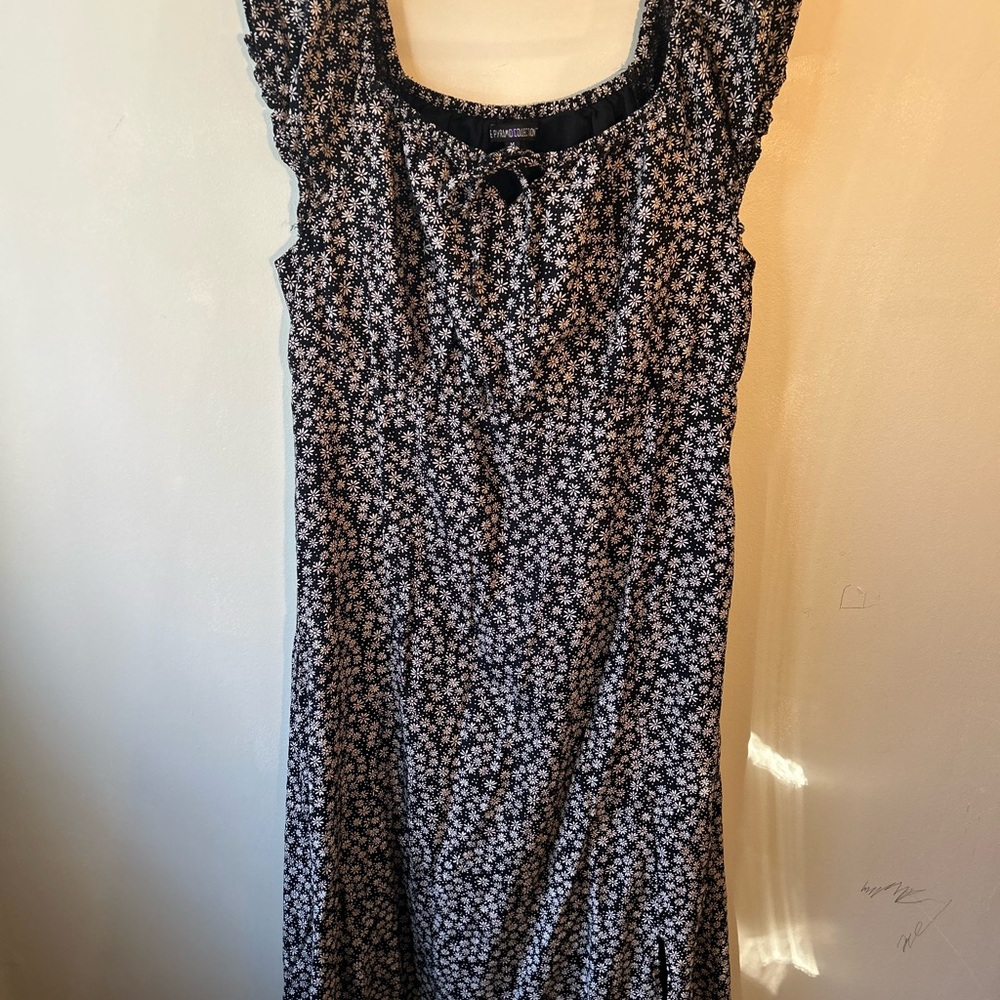 The Pyramid Collection Black and White Floral Maxi Dress
